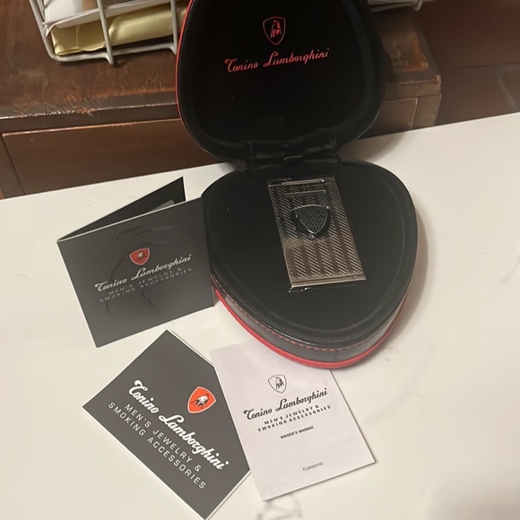 Conino Lamborghini authentic refillable flint lighter and case - Picture 8 of 12